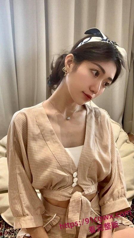 骑着重机风驰电掣是男人的梦,毕竟骑重机的正妹是梦里也难寻,这次阿破献上爱骑重机的美女,圆满这场素肚与激情的梦。-1