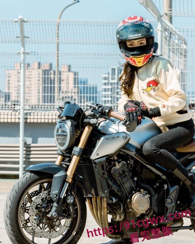 骑着重机风驰电掣是男人的梦,毕竟骑重机的正妹是梦里也难寻,这次阿破献上爱骑重机的美女,圆满这场素肚与激情的梦。-3