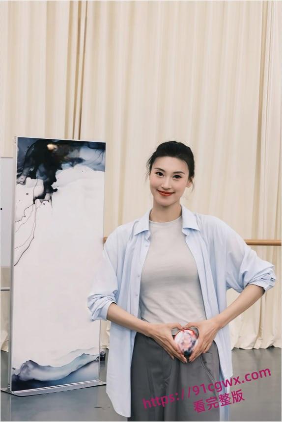 中国东方演艺集团舞蹈演员 与男友性爱私拍泄密 多体位啪啪轮番上演 画面淫靡至极！-1