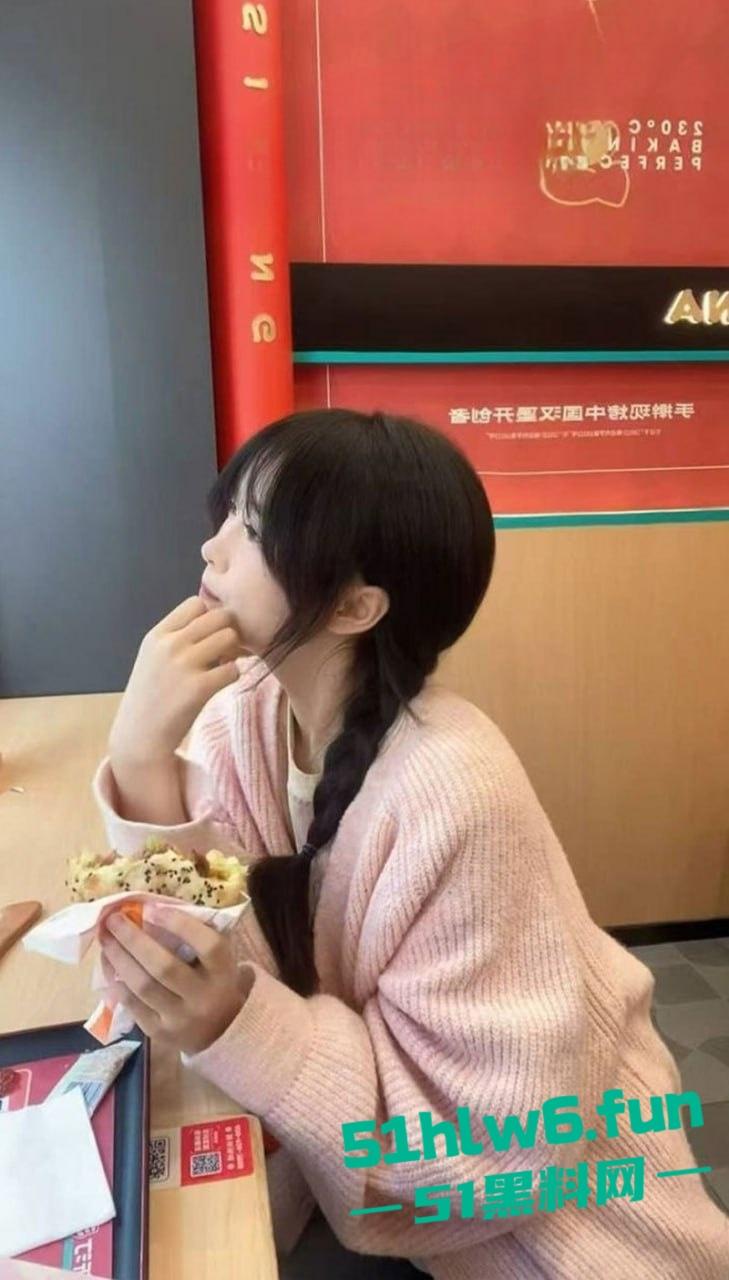 温州医科大学大二骚婊【潘晓蕾】私拍福利尺度曝光炸天!嫩乳骚穴欲求不满天天掰腿求插。-7