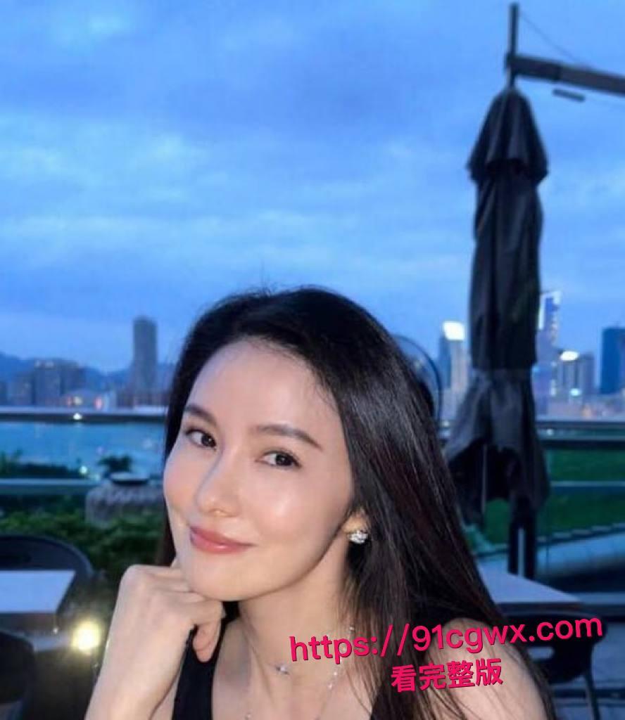 香港中文大学黑料惊爆!企业经理Audrey Ning早年黄播视频曝光,反差婊身材火辣奶子晃荡,这辈子干一炮值了!-2