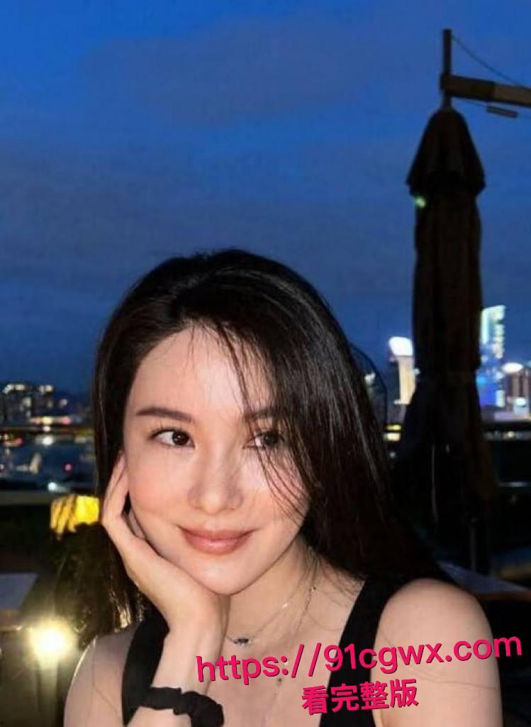 香港中文大学黑料惊爆!企业经理Audrey Ning早年黄播视频曝光,反差婊身材火辣奶子晃荡,这辈子干一炮值了!-3