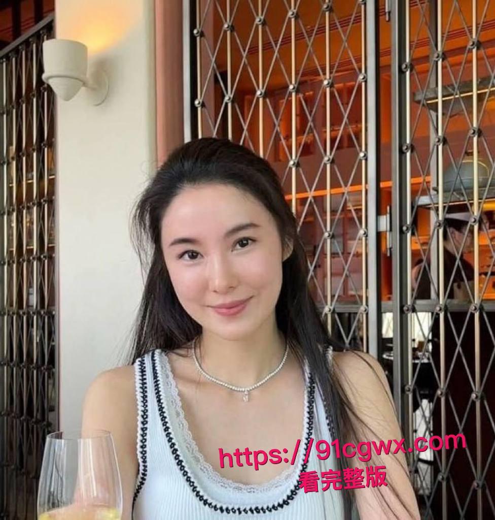 香港中文大学黑料惊爆!企业经理Audrey Ning早年黄播视频曝光,反差婊身材火辣奶子晃荡,这辈子干一炮值了!-5