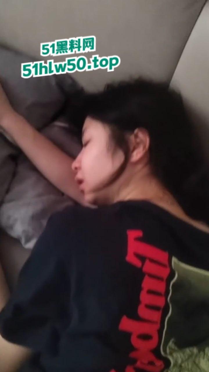 西安音乐学院大三女神【陈蓉】私约前任被现任发现,直接将母狗的同居私录视频曝光。-6