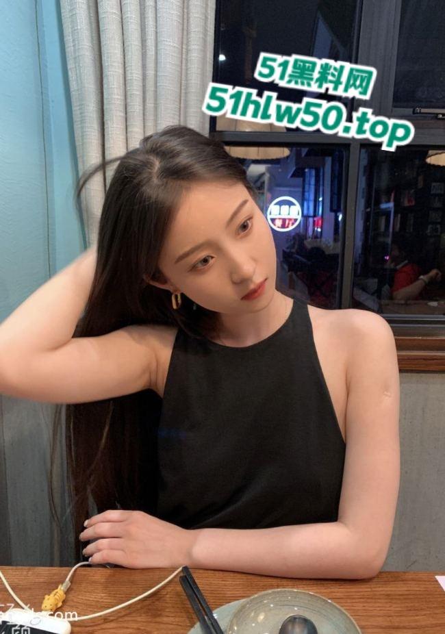 西安音乐学院大三女神【陈蓉】私约前任被现任发现,直接将母狗的同居私录视频曝光。-8