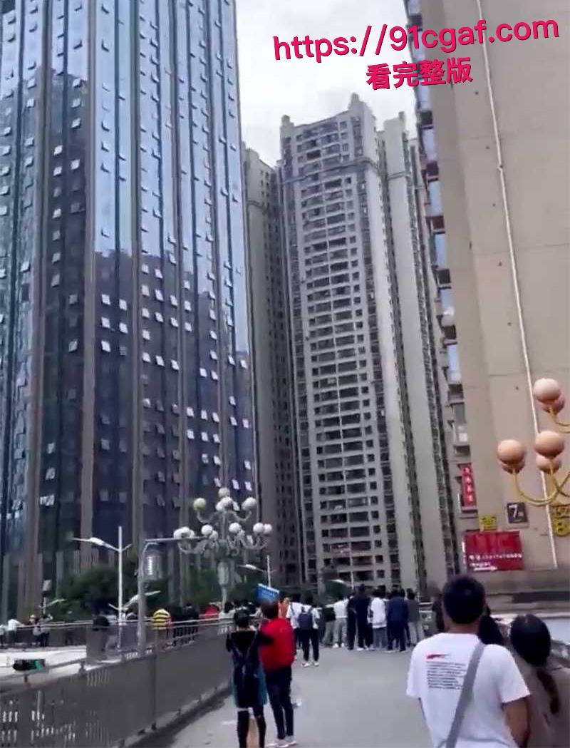 贵阳市花果园高楼惊现蜘蛛侠! 心理素质牛逼 结局封神!看完女主才知道为啥这么牛了!-7