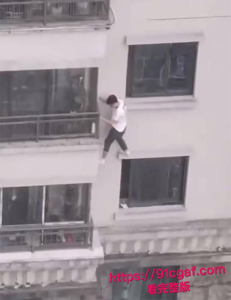 贵阳市花果园高楼惊现蜘蛛侠! 心理素质牛逼 结局封神!看完女主才知道为啥这么牛了!-8