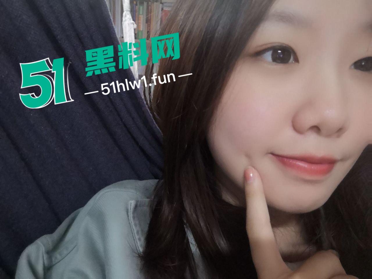 瓜友们极度热爱的反差女大学生,清纯可爱的外表下被男友曝光宿舍自慰和性爱啪啪视频。-10