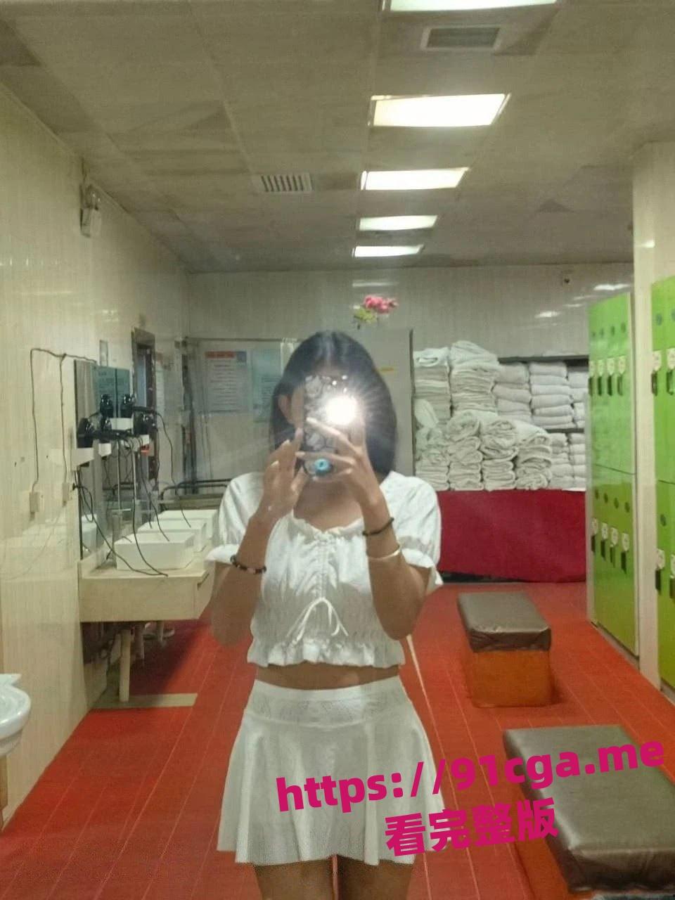 武汉体育学院高冷黑皮女大徐紫茵和男友性爱自拍流出-4