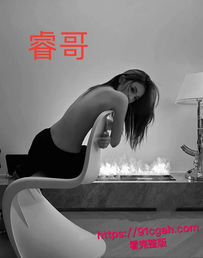 抖音女网红 Yuri睿哥 网上哭诉男友陈观宇出轨 不仅在自己床上啪啪 还自拍性爱视频 小三骚逼被干的潮喷-1