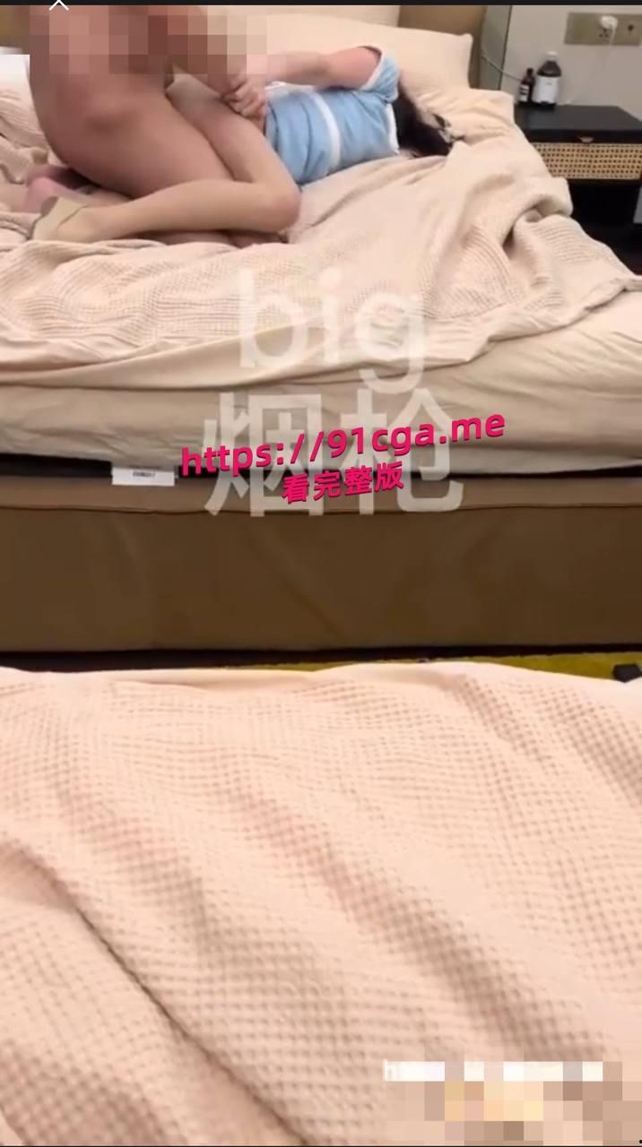 空姐被肥胖男强奸,空姐不一定在飞机上 也可能在我的床上 被灌了神仙水竟然还能反抗意志力太强了-3