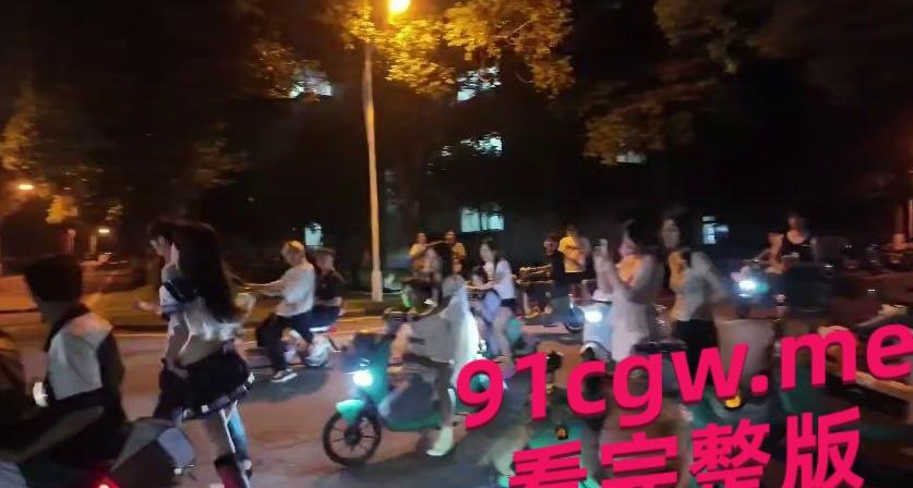 校园热瓜!湖北经济学院短裙姐野战视频泄密-8