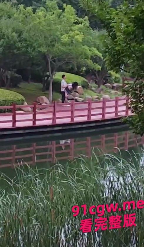 校园热瓜!湖北经济学院短裙姐野战视频泄密-11