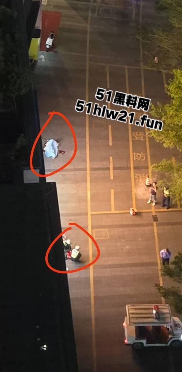 深圳龙华壹方城守财奴夫妇拖欠工资不给钱,逼疯老实人双刀抡砍跟剁肉一样无情送两人升天!-8