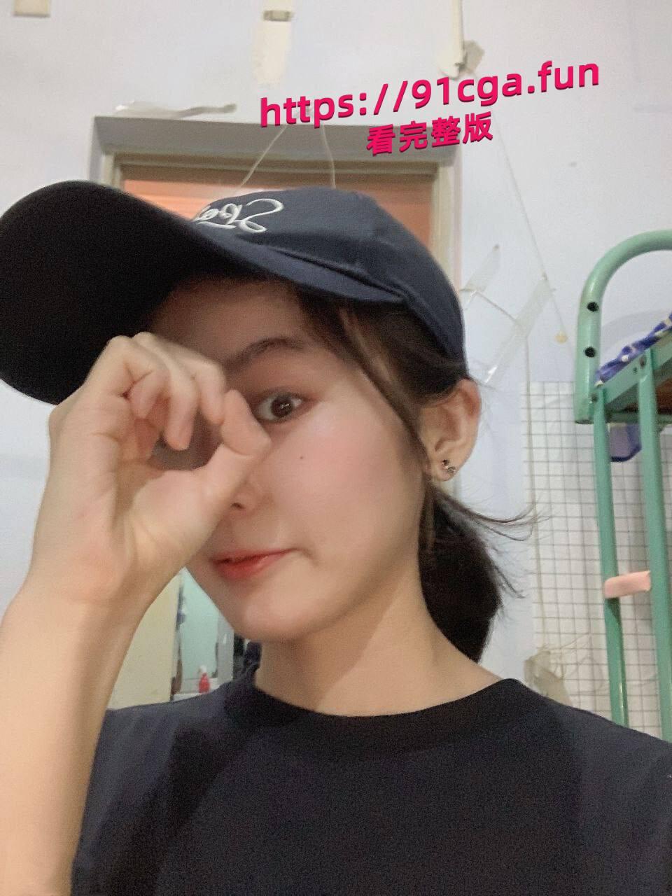 极品嫩奶黑逼大专学生妹, 跟rap男友交往途中出轨, 结交富二代被男友曝光-1