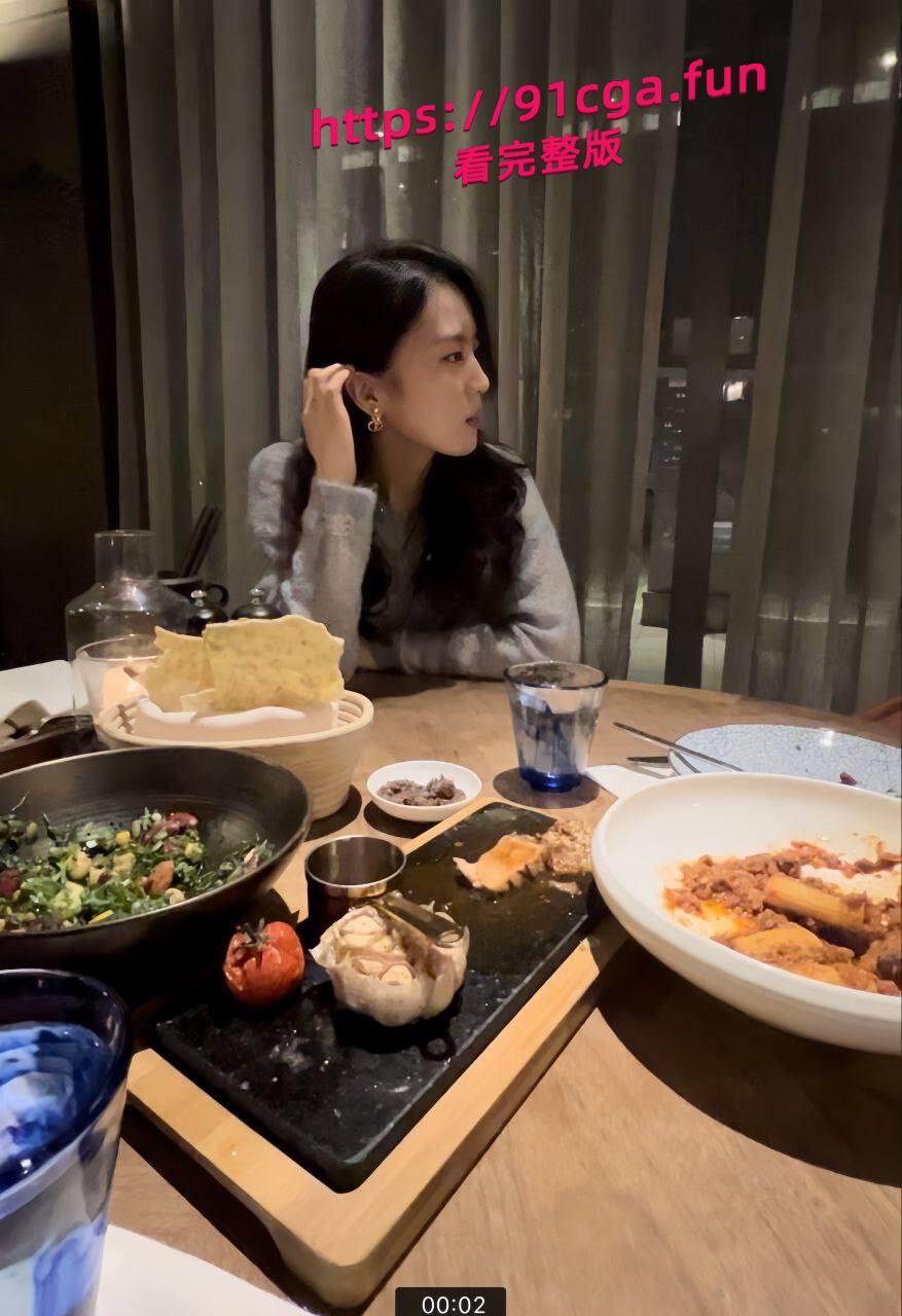 极品嫩奶黑逼大专学生妹, 跟rap男友交往途中出轨, 结交富二代被男友曝光-2