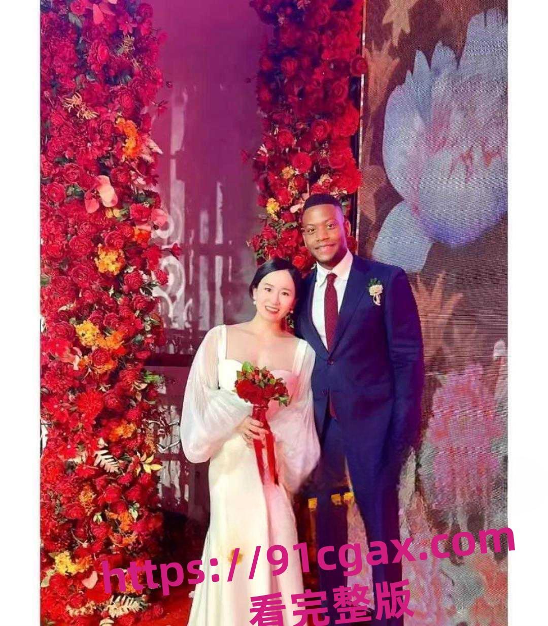 赤峰市媚黑婊与黑人哈尼修成正果,网友:这一屌下去,她家8代都洗不白-2