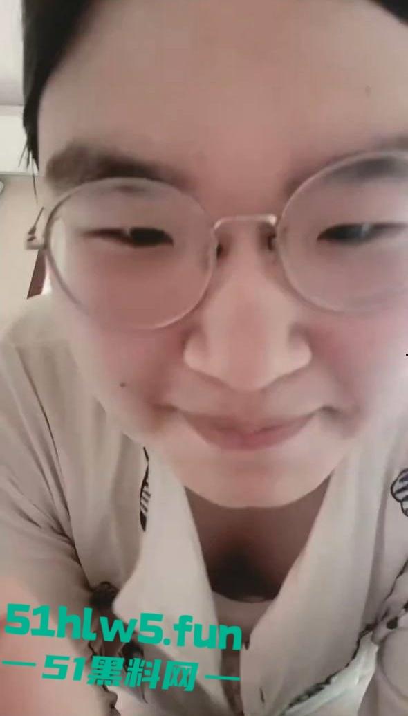 渣男【刘明生】生前骗财骗色暴毙去世,结果被操男娘激动抱遗照热舞!-4