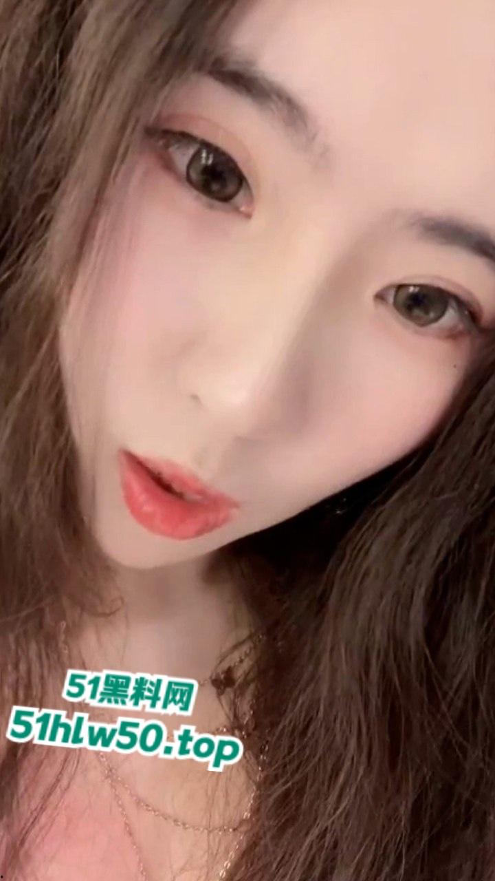 撸点爆满的【沪上十三姨】高冷艳气质美女,开档黑丝大尺度显得巨反差!-1