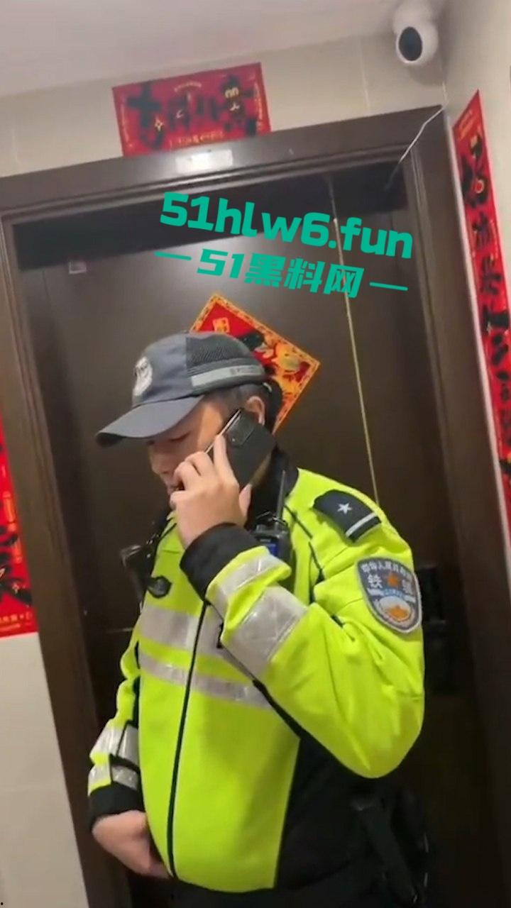 佛山宏宇天御江畔小区,有人装修“骨灰房”引众愤,警方介入律师称可起诉侵权。-6