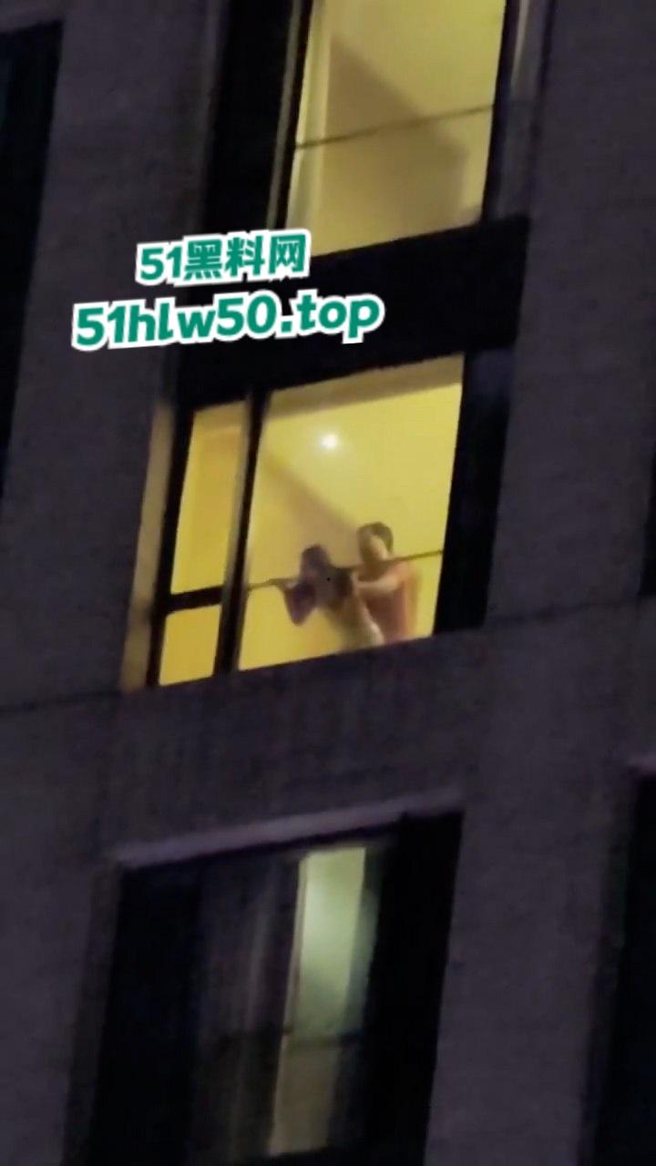 广州萤火虫漫展是好文明【荞麦甜甜茶】D座江边不拉窗帘激战,上万人围观拍照完整视频流出!-8