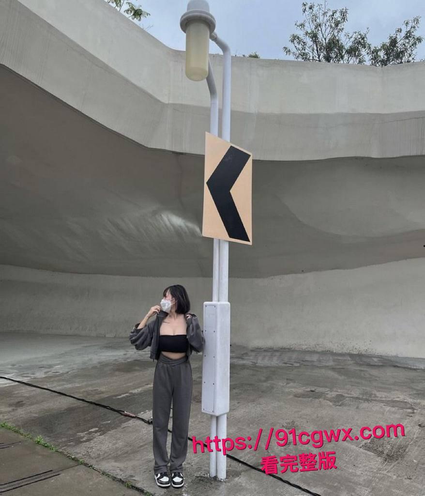 浙江金华女大郑丝婕反差婊实锤!平时清纯学妹私下爱当母狗舔大鸡巴,后入爆操骚穴喷水还爱语音厅聊骚勾男人!-8