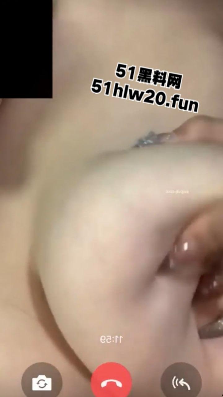 快手第一巨乳网红【小小翠翠花】线下大尺度一对一裸聊视频流出,饱满巨乳玩波推绝对爽!-1