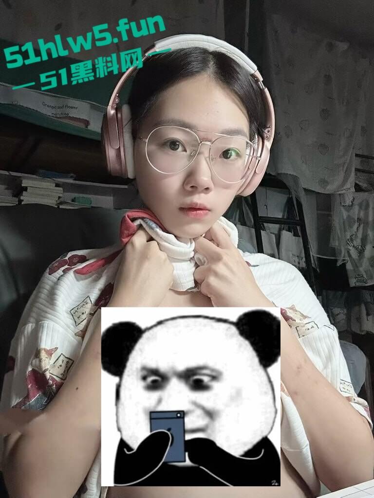 反差眼镜娘【苏亦彤】极品身材性感美女,经常自拍裸体勾引男友结果反被渣男装逼泄露。-10