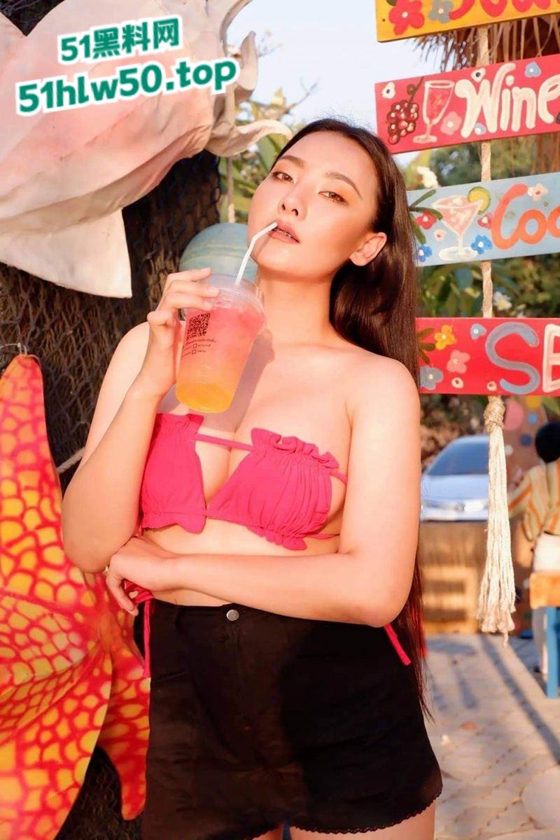 台湾极品巨乳御姐女神【蒋可欣】口爆,主动撅起丰满的臀,让男友插入无毛嫩穴内射!-6