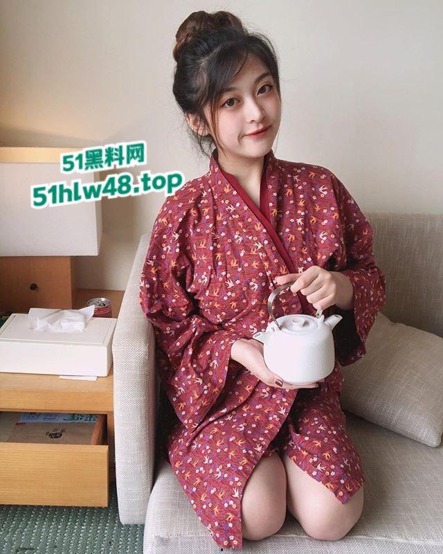 湾湾女士官【李语涵】兼职卖淫与已婚军官暧昧,6000新台币可干一炮 被曝光后直接下海彻底沦为淫荡骚鸡。-7