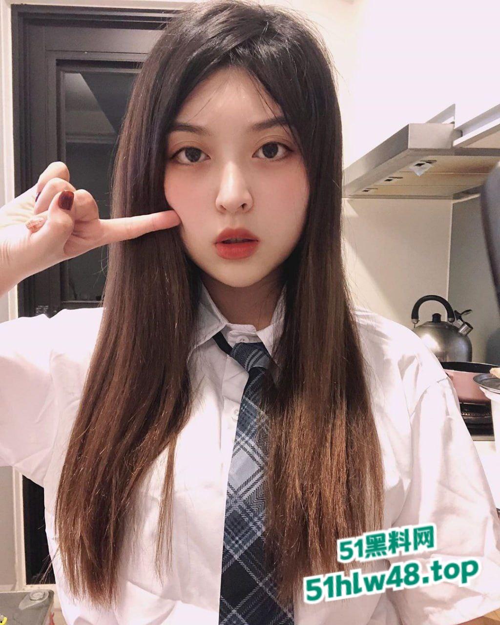 湾湾女士官【李语涵】兼职卖淫与已婚军官暧昧,6000新台币可干一炮 被曝光后直接下海彻底沦为淫荡骚鸡。-8