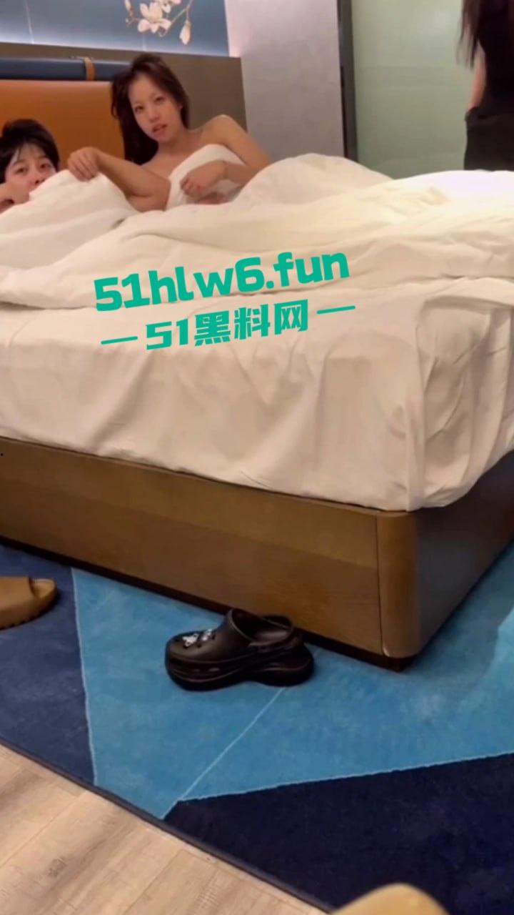 湾湾捉奸现场,台妹的性格是真好把男友和闺蜜捉奸在床,这样高颜值的闺蜜是真的太危险。-5