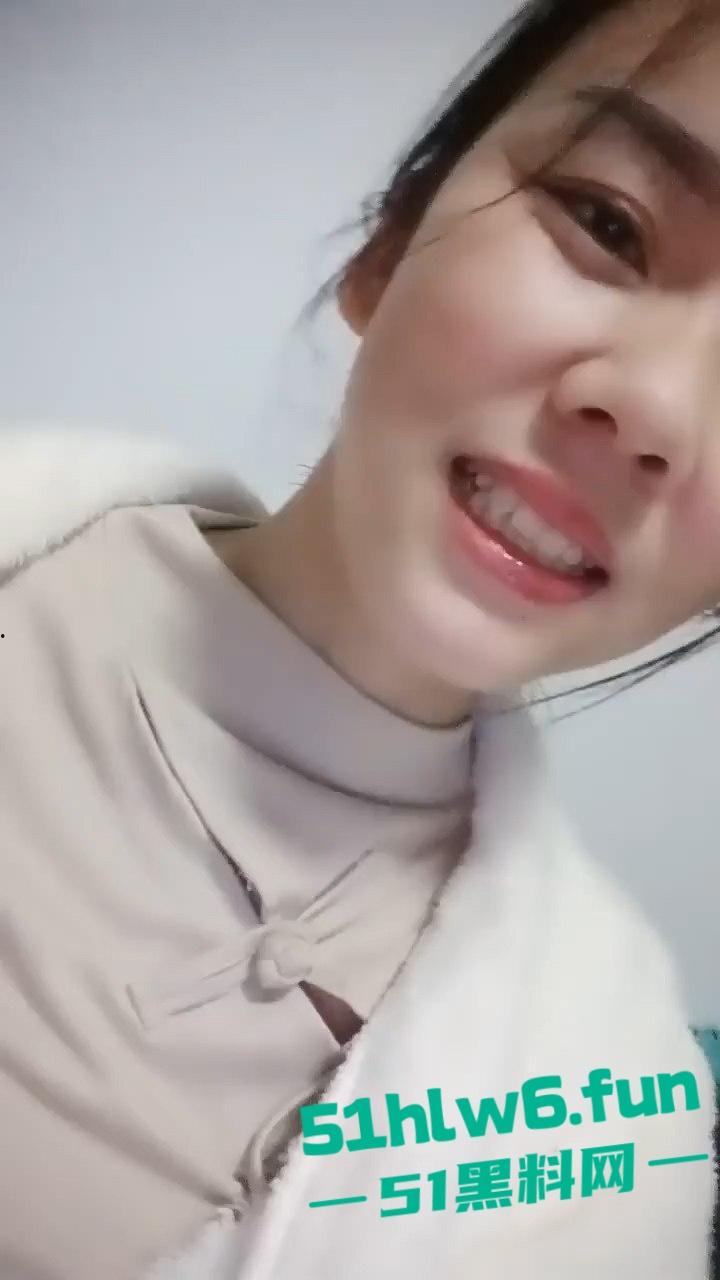 伦乱系列之小姨子,搞擦边赚钱的小姨子为了流量主动爬床亲姐夫乱伦滥交。-2