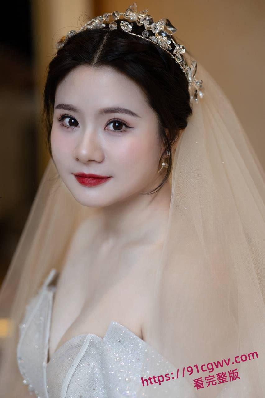 刚结婚就偷情的反差少妇刘启意在自己的家给老公戴绿帽 一个月被操了9次 淫荡至极!-1