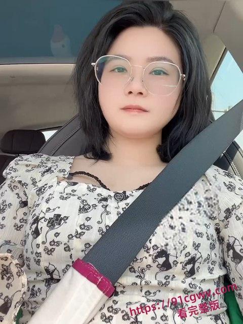 刚结婚就偷情的反差少妇刘启意在自己的家给老公戴绿帽 一个月被操了9次 淫荡至极!-3