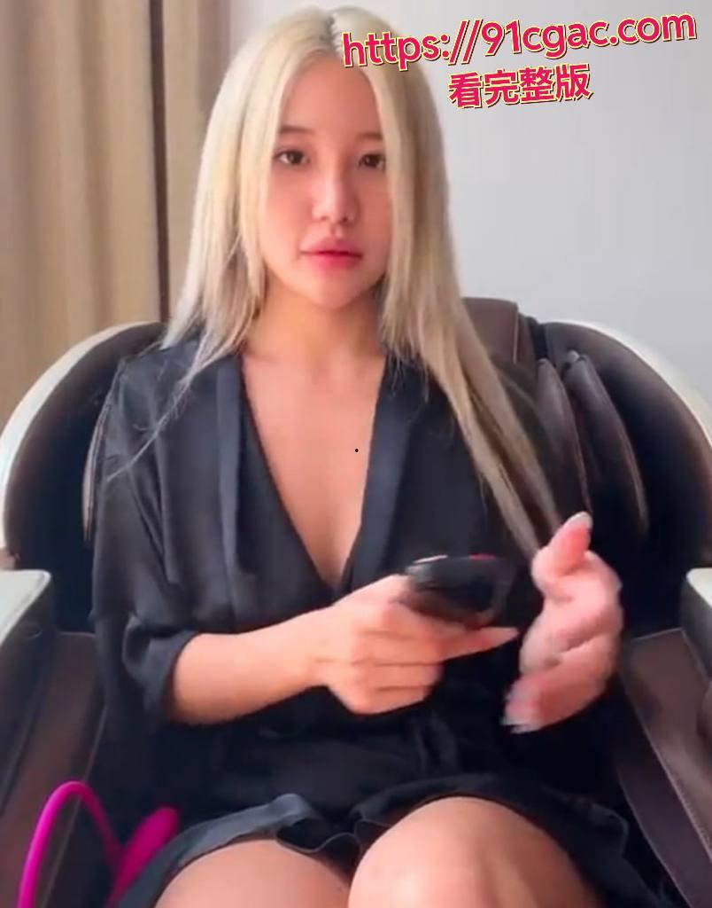 马来西亚超级网红 Mspuiyi，开始有复出的动态，目前流出两部付费自慰视频！-1