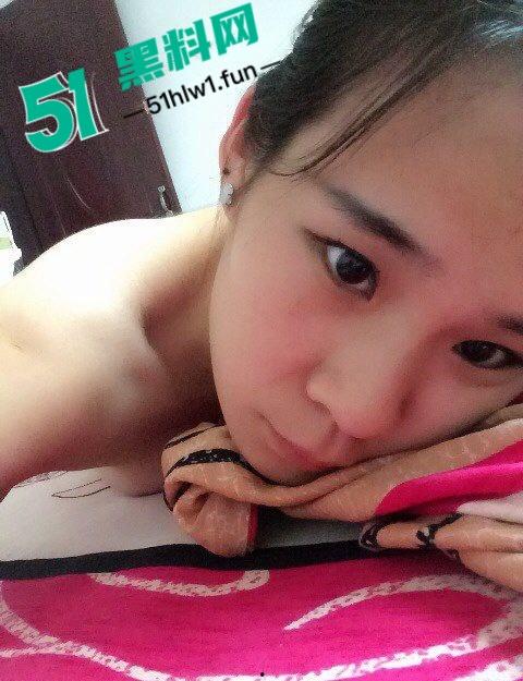 河北涵众高铁培训中心的女导师,平时教导学生高铁礼仪私下却是纯欲母狗,床照私密视频曝光。-5