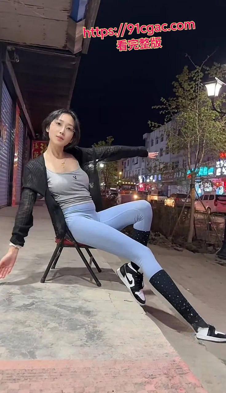 十个眼镜九个骚!抖音网红温柔馨馨,私信一约就出,大哥还不忘录像给兄弟们看!-3