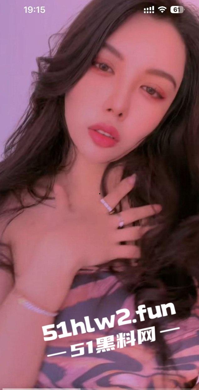 抖音小卷卷老师原名【张栩菲】曾经是尤果网当家花旦,加微自购定制福利已经从良内容绝版。-10