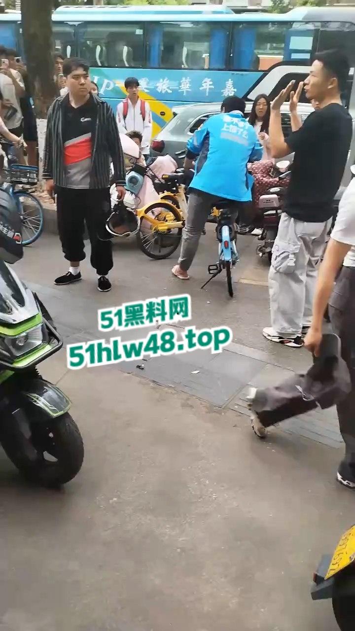 湖南纯爱小伙应声倒地!小伙为爱奔赴湖南打工,为爱工资全款上交却被女友戴绿帽。-3