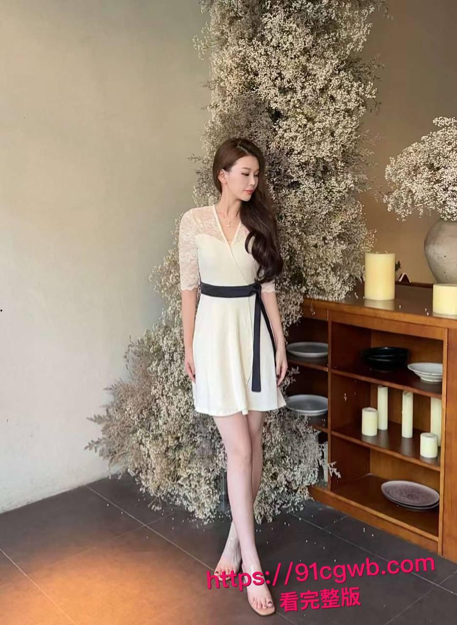 这骚货上次春药开苞,这次主动穿丁字裤送上门,当着结婚照被操嗷嗷叫-7