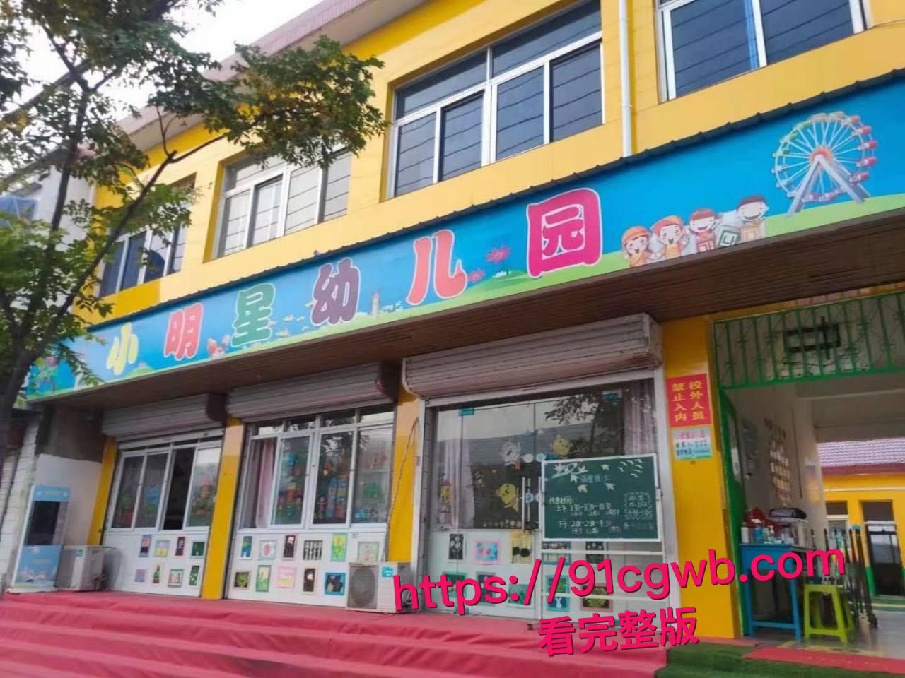 长沙明星幼儿园教师姜灵出轨学生爸爸被原配揪着头发游街示众-4