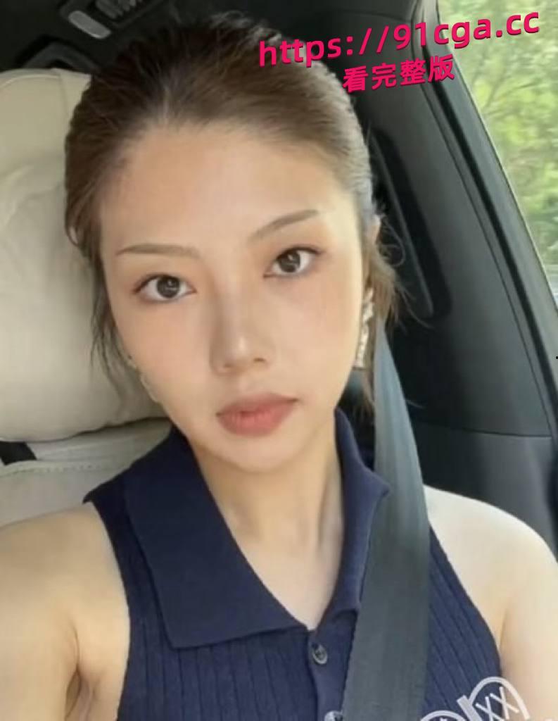 丁山职校大二学生妹韩佳妮带闺蜜约炮猛男,在情趣酒店跟体育肌肉猛男开战-1