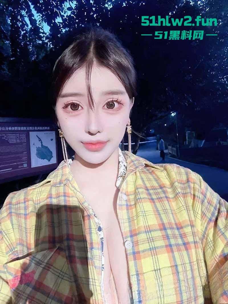 天津外国语大学校花【杨楠】不雅视频流出,极品尤物被金主用独特的操逼方式干到绝望全程呻吟不止。-7