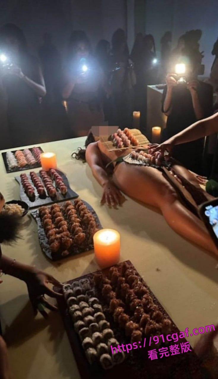 侃爷生日宴带12岁女儿参加人体宴盛会 将女儿献给吹牛老爹场面极度淫乱!-6