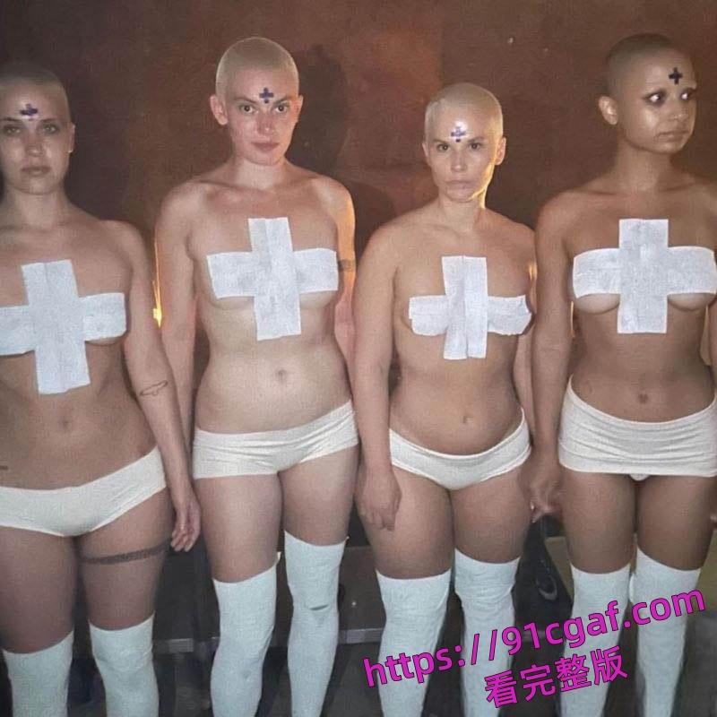 侃爷生日宴带12岁女儿参加人体宴盛会 将女儿献给吹牛老爹场面极度淫乱!-8