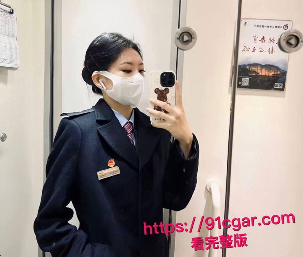 沈阳铁路乘务员朱晓盈被曝出外网福利姬 盈盈 夜晚车厢口交后入 金主副驾被狂操到哭喊求饶!-3