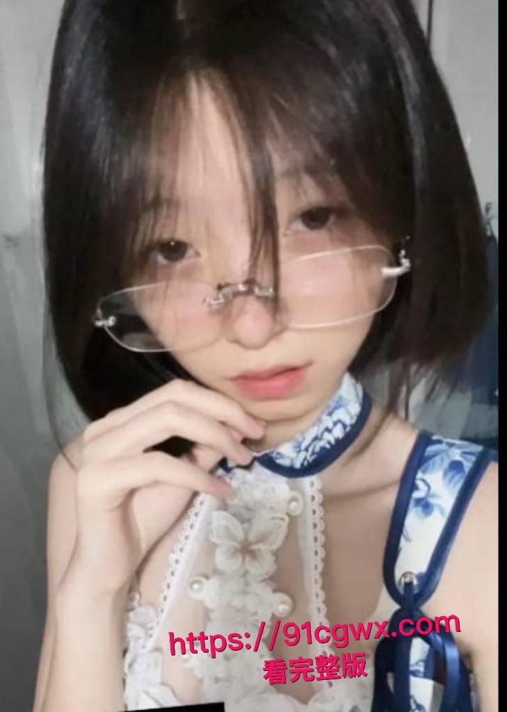 抖音50万粉丝网红铃黑料首曝光!健身教练带去男厕露脸口交后入,清纯嫩妹形象彻底崩塌!-2