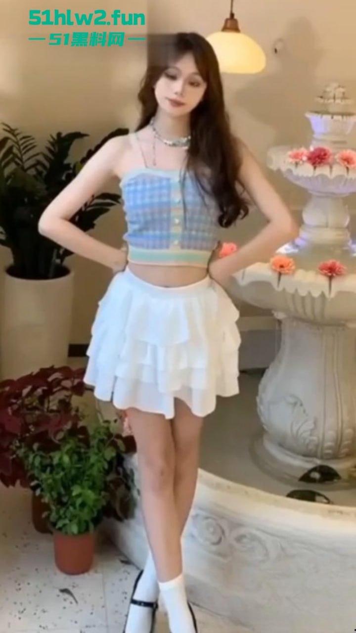 北京抖音极品网红【韩卓琳】背着男友兼职做外围,黑森林嫩穴更是肥的诱人被发现后果断曝光!-8