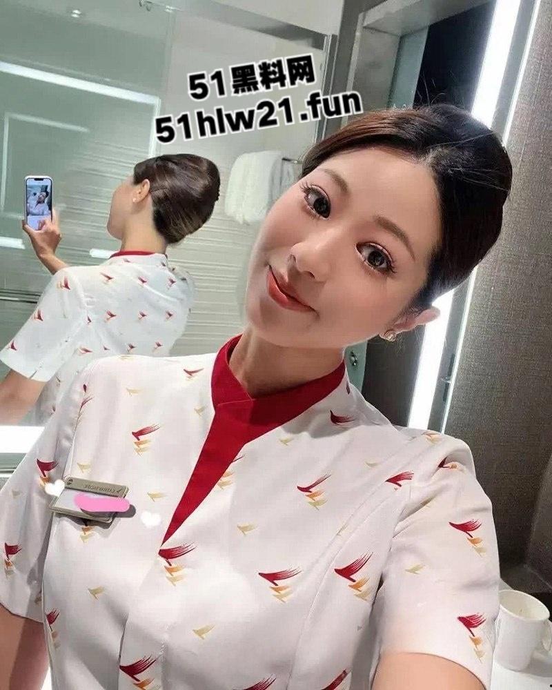 香港超火辣空姐出轨闺蜜老公,酒店激情吃鸡口交技术超一流,这么漂亮性感的空姐看着她吃鸡巴征服感拉满。-8